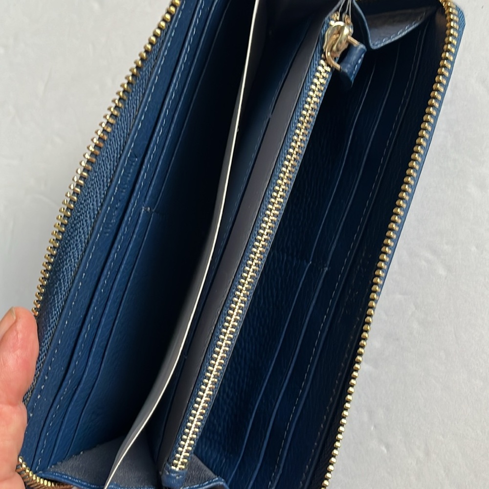 Roberto Cavalli NWT leather navy blue pebbled zipper wallet gold embossed logo - Picture 5 of 10